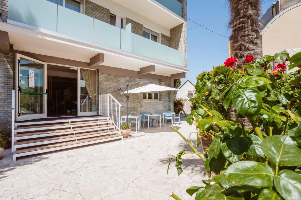 Hotel Villa Del Mare Senigallia Exteriör bild