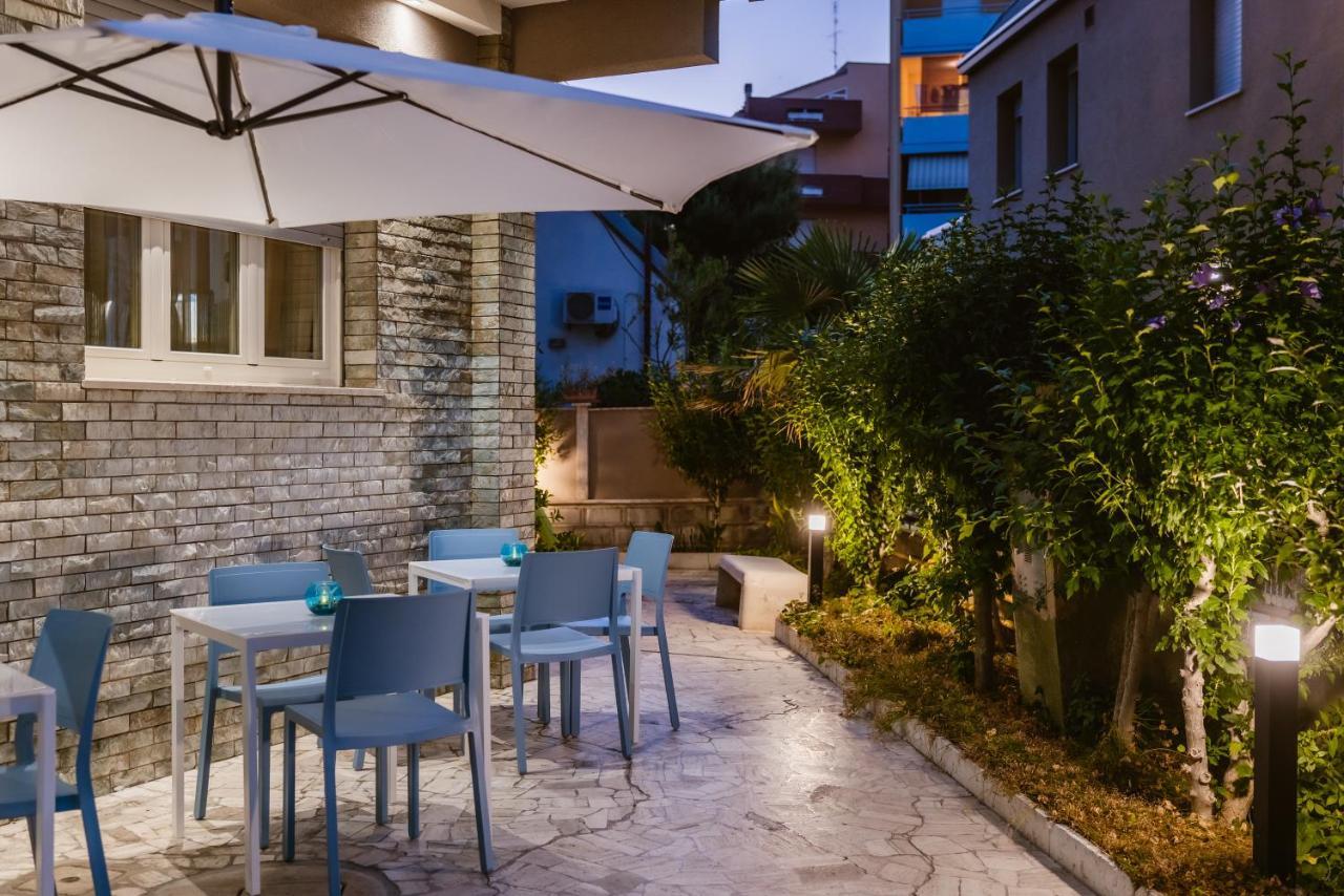 Hotel Villa Del Mare Senigallia Exteriör bild