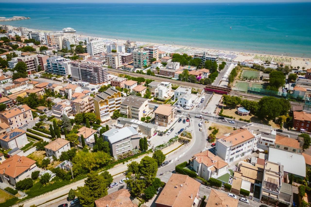 Hotel Villa Del Mare Senigallia Exteriör bild