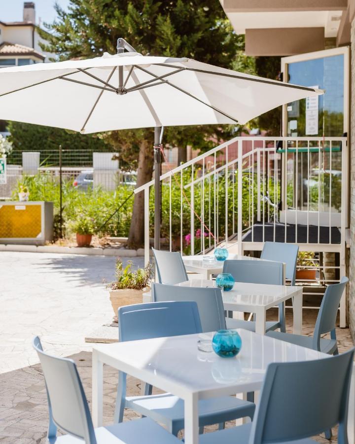 Hotel Villa Del Mare Senigallia Exteriör bild