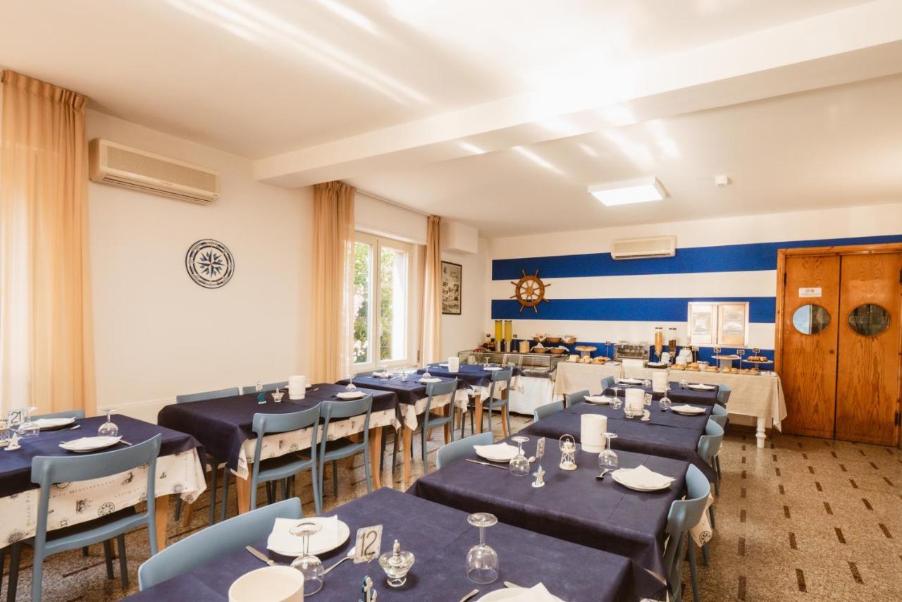 Hotel Villa Del Mare Senigallia Exteriör bild