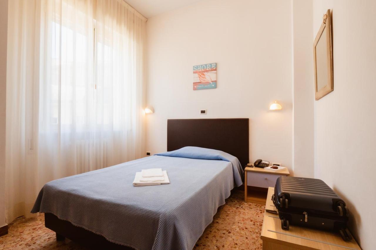 Hotel Villa Del Mare Senigallia Exteriör bild