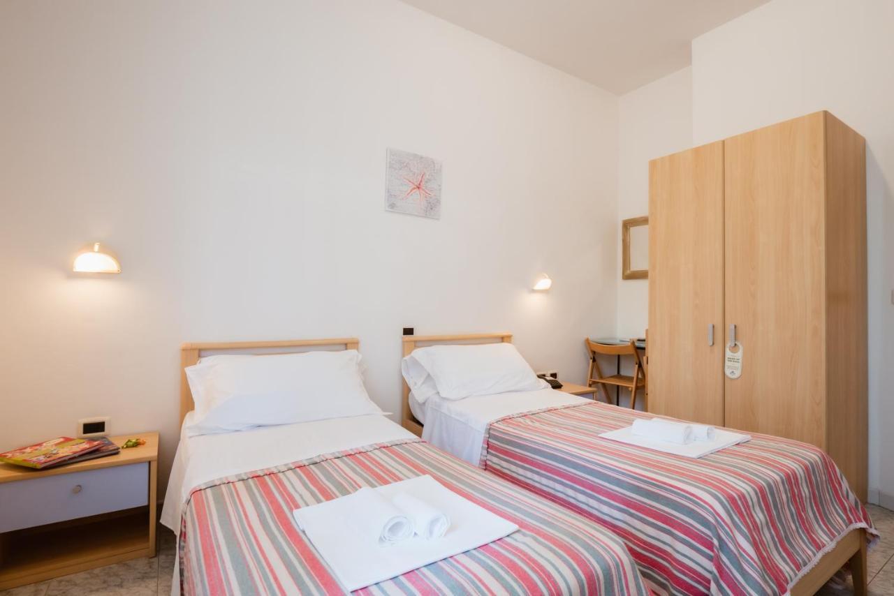 Hotel Villa Del Mare Senigallia Exteriör bild
