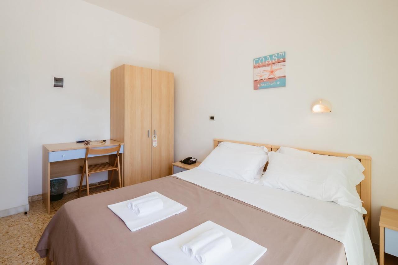 Hotel Villa Del Mare Senigallia Exteriör bild