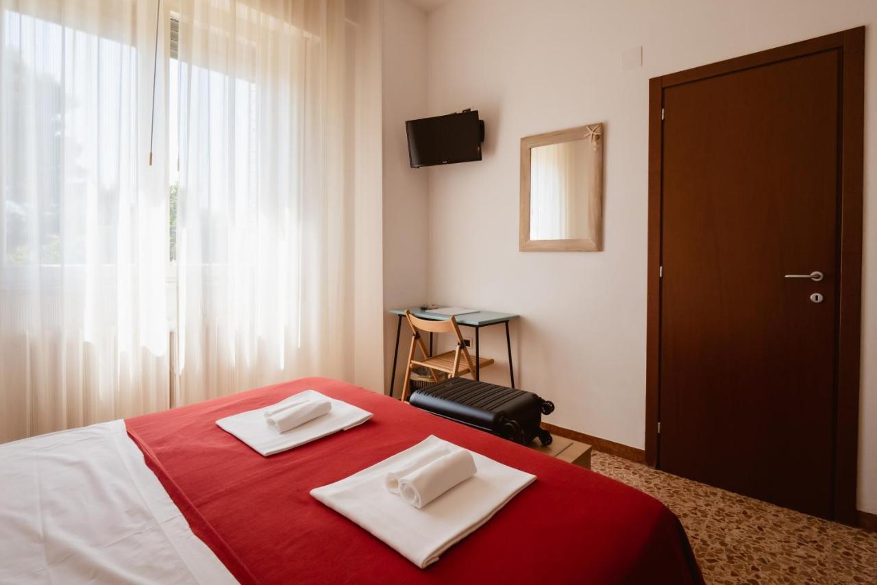 Hotel Villa Del Mare Senigallia Exteriör bild